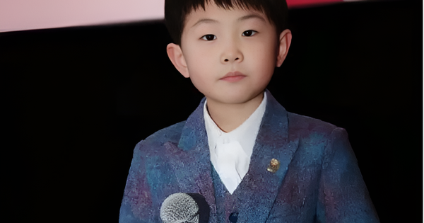 “Thần đồng nhí” 3 tuổi lên sóng truyền hình Trung ương, kiếm hàng triệu nhân dân tệ mỗi năm, nhưng tuổi thơ đánh đổi bằng sự lạc lối