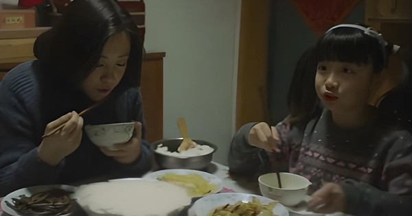 Nghiên cứu của Đại học Oslo: Đừng bắt con im lặng khi ăn, những đứa trẻ hay tranh luận thường có học vị cao hơn