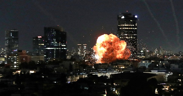 Tên lửa Iran xuyên thủng lá chắn phòng thủ, Israel lộ sai lầm chiến lược?