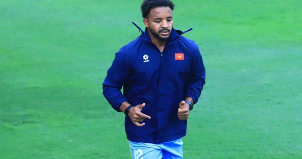 Nguyễn Xuân Son vẫn tập riêng, mối lo lơ lửng trên đầu HLV Kim Sang-sik