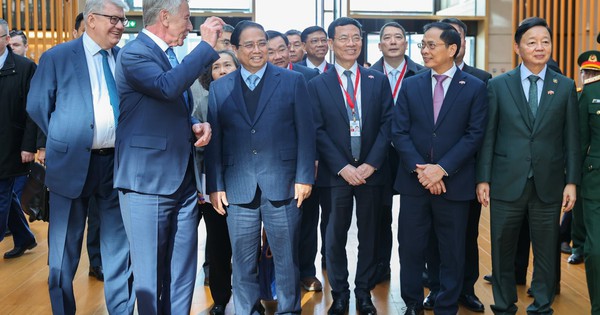 Thăm Tập đoàn khí đốt hàng đầu Nga, Thủ tướng hoan nghênh xây kho cảng LNG, nhà máy điện khí ở Việt Nam