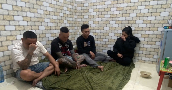 Ập vào phòng trọ, bắt Ngô Thị Hằng SN 2001 và 3 người đàn ông