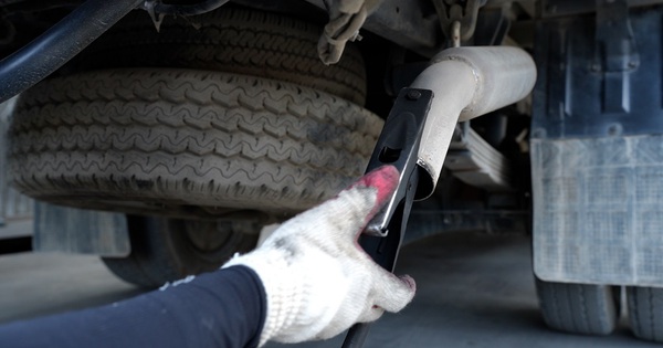 Cục Đăng kiểm: Không đạp hết ga, kết quả đo khí thải chỉ là 'sạch giả tạo'