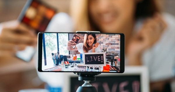 Từ 2.200 đồng/phút: AI Streamer ảo đang 