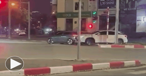 Hiện trường vụ xe Lexus đâm liên hoàn 6 phương tiện trên phố Hà Nội: 10 giây hỗn loạn!