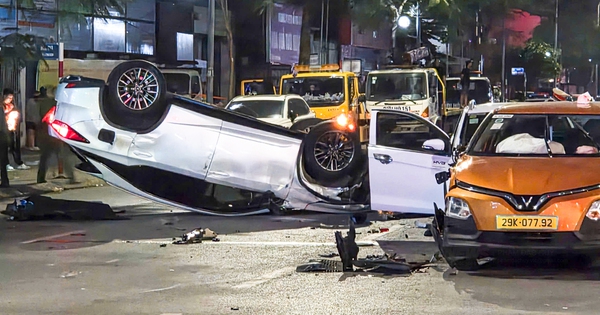Hiện trường ô tô 'điên' tông liên hoàn khiến 2 người bị thương