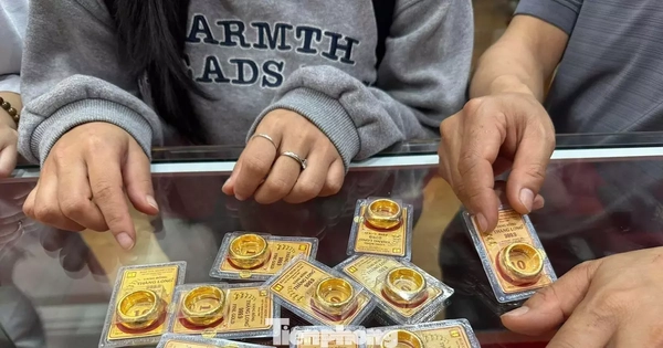 Giá vàng quay đầu giảm mạnh