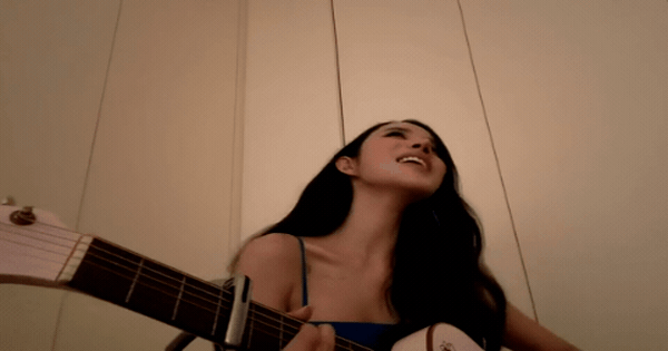 Mỹ nhân Việt chỉ cần đàn hát là được khen: Nhan sắc ngày càng khác lạ, dân tình khuyên đừng nên làm 1 điều