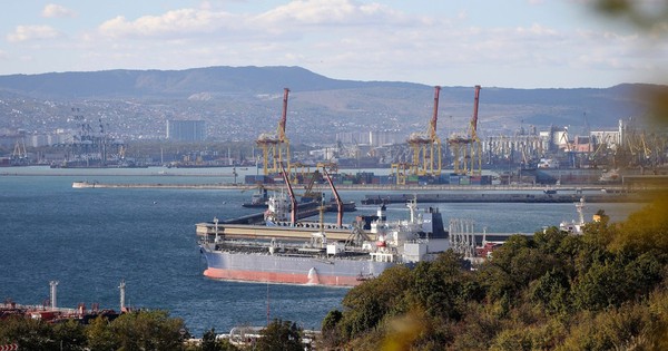 Vì sao EU phải tạm dừng lệnh cấm hoàn toàn dầu mỏ Nga?