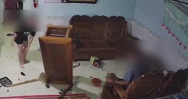 Xem xong đoạn clip buồn nhất ngày hôm nay, ai còn khuyên: “Thôi vợ chồng cố gắng ở vì con