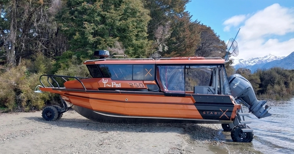 Nhà di động chạy trên cạn lẫn dưới nước, biến đảo hoang thành điểm cắm trại