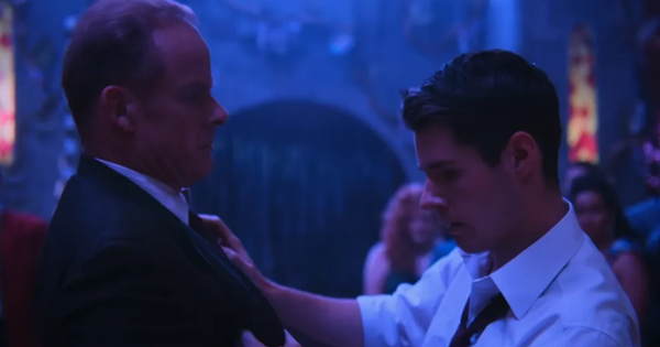 Xem phim Sex Education, chồng tôi im lặng rất lâu: Lần đầu tiên, anh làm 1 điều khiến con trai kinh ngạc!