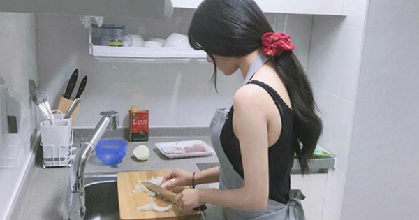 8 tháng làm dâu, tôi chết lặng khi thỉnh thoảng lại thấy vợ cũ của chồng đứng trong bếp nhà mình nấu cơm