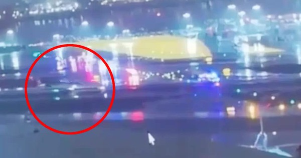 Máy bay va chạm, nữ tiếp viên bị hất văng ra ngoài đường băng 100 mét