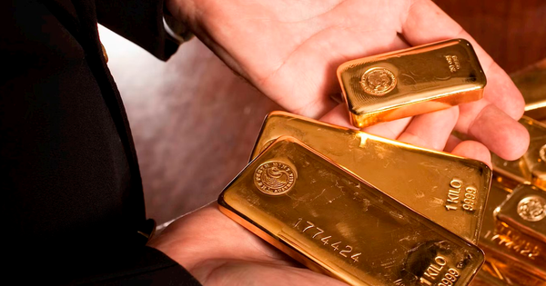 Nghịch lý khó hiểu: Vàng là 