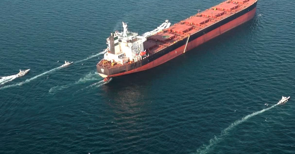 Iran vừa gửi 'món quà' cho cả thế giới