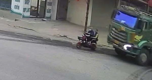 Mải nói chuyện điện thoại, tài xế lái xe tải đè tử vong 2 người đi đường