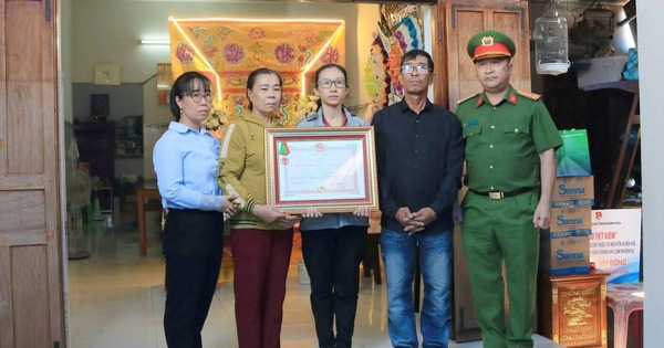 Truy tặng Huân chương Bảo vệ Tổ quốc cho Thiếu tá hy sinh khi truy bắt 'cát tặc'