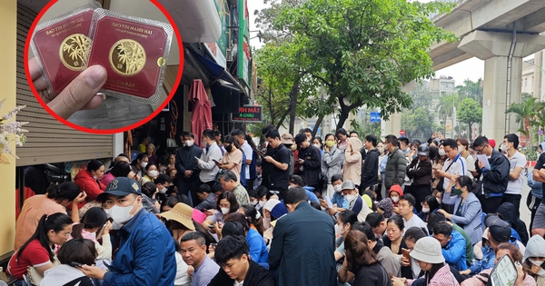 Người dân ùn ùn xếp hàng chờ lấy vàng, Bảo Tín Mạnh Hải giải thích lý do trả vàng sớm