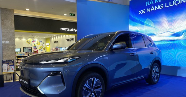 Geely EX5 vừa ra mắt Việt Nam: Trang bị “nhỉnh” hơn CX-5, Tucson, có ADAS và hybrid