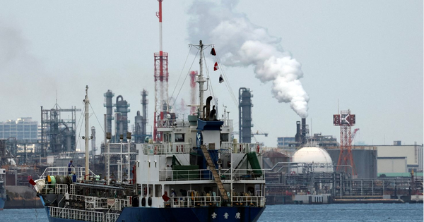 Tàu chở 200.000 thùng dầu Nga đang đến Cuba bất ngờ dừng lại ở một quốc gia ngay gần, thêm 2 tàu chở hàng viện trợ mất liên lạc