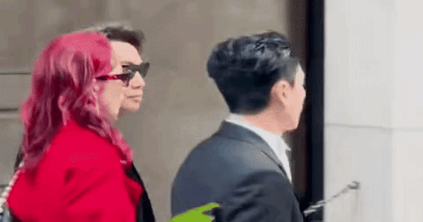 Á hậu làm nhân tình cho đại gia hơn 20 tuổi nhan sắc thay đổi gây sốc, đi thi hát tấu hài cho cả nước xem