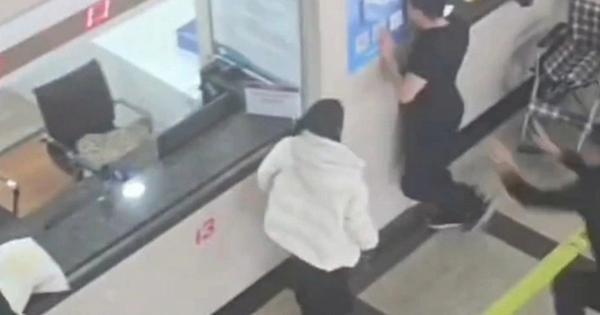 Ghen tuông vì bác sĩ nam khám cho vợ bầu, chồng đến đại náo bệnh viện, đòi 