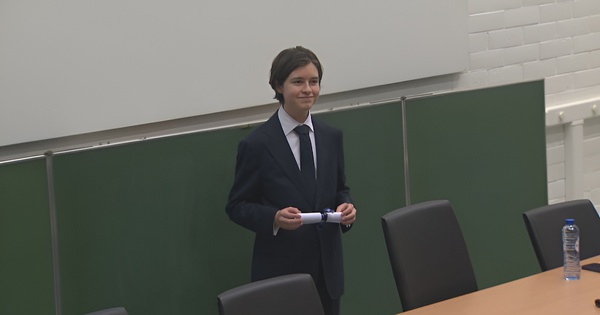 Thần đồng 15 tuổi IQ 145 chính thức tốt nghiệp tiến sĩ Vật lý, đang nghiên cứu cách để con người trở nên "bất tử"