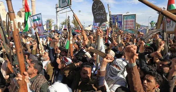 Vừa tham chiến, Houthi dọa phong tỏa eo biển chiến lược Bab al-Mandab