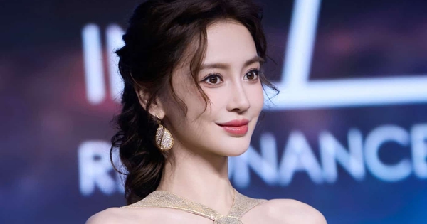 AngelaBaby: Nhan sắc “búp bê sống” đẹp bất chấp thời gian