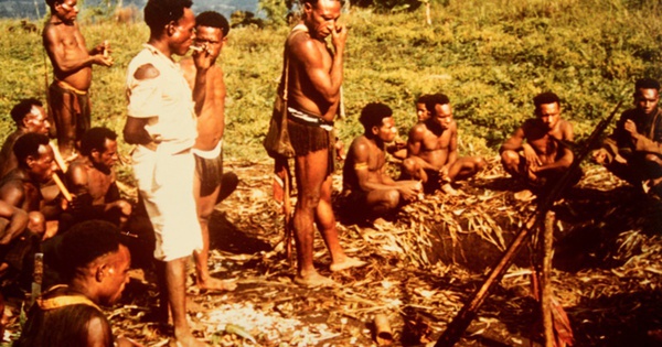 Căn bệnh “cười đến chết” tàn phá cả một bộ lạc