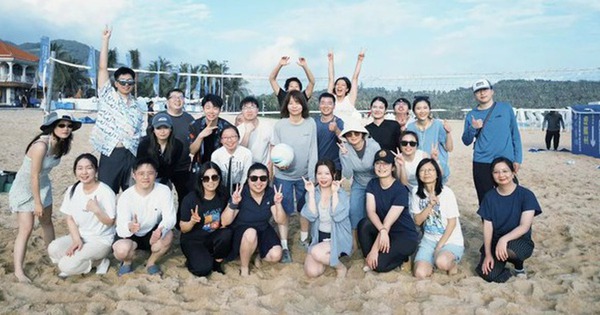 Team buiding mà sếp thân mật quá đà: Làm sao để xử lý gọn?