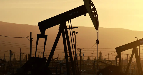 Sáng nay, giá dầu thế giới vượt 115 USD/thùng khi lực lượng Houthi tham chiến, Mỹ điều thêm quân đến Trung Đông