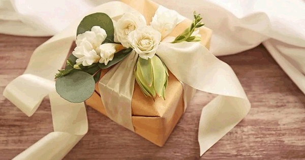 Mở phong bao thấy vàng, chưa kịp mừng đã sốc nặng khi đọc được bài đăng "bóc phốt" của cô bạn thân