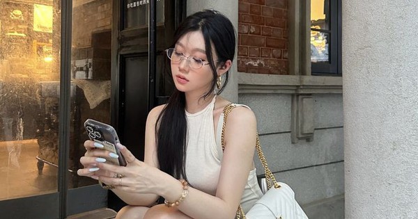 Người EQ thấp thích nhất 3 kiểu cầm điện thoại