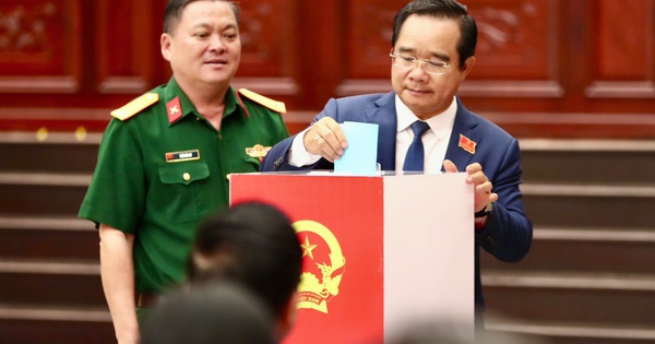 7 Phó Chủ tịch và 17 Ủy viên UBND TPHCM nhiệm kỳ mới