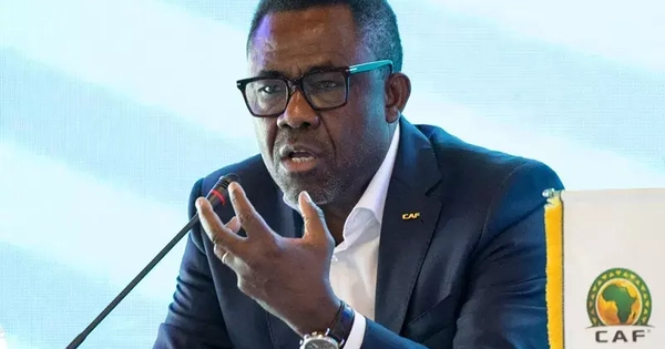 Tổng thư ký Liên đoàn bóng đá châu Phi Mosengo-Omba từ chức