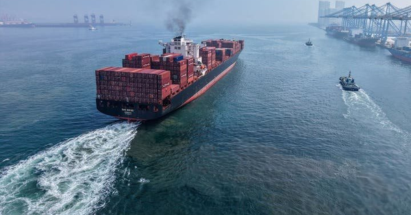 Đang tiến thẳng tới eo biển Hormuz, 3 tàu Trung Quốc bất ngờ nhận cảnh báo, đột ngột quay đầu