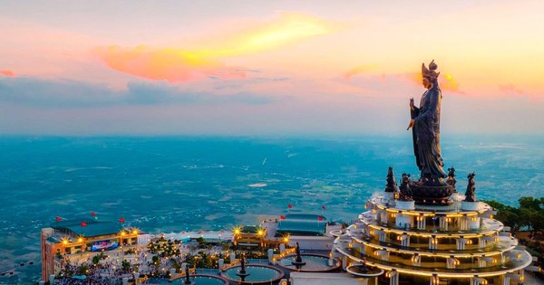 Công trình làm bằng 170 tấn đồng đỏ do chính người Việt tạo tác bằng công nghệ châu Âu, đã vượt Trung Quốc để lập kỷ lục cao nhất châu Á