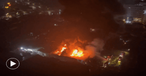 Cháy dữ dội gần Bệnh viện K Tân Triều, có người tử vong