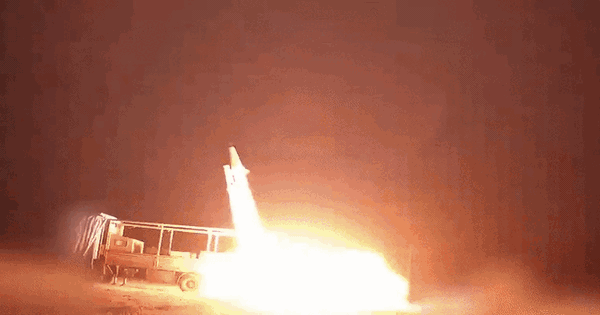 Tehran ra đòn, lực lượng gây bất ngờ đã xuất hiện - Hàng ngàn lính dù Mỹ áp sát, 1 nước sẵn sàng mang vũ khí 