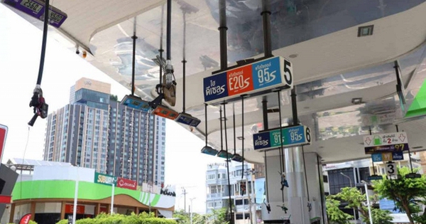 Láng giềng Việt Nam ghi nhận giá xăng cao kỷ lục