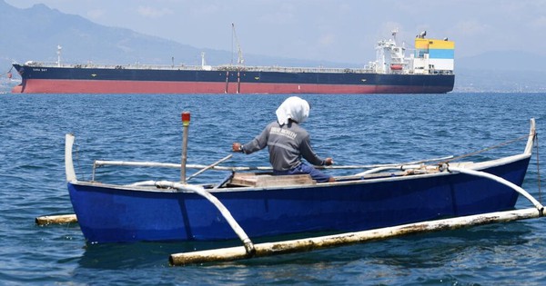 Chỉ còn xăng đủ dùng trong 45 ngày, quốc gia láng giềng Việt Nam lập tức tìm đến 'cứu tinh' Nga, nhập khẩu gần 2,5 triệu thùng dầu