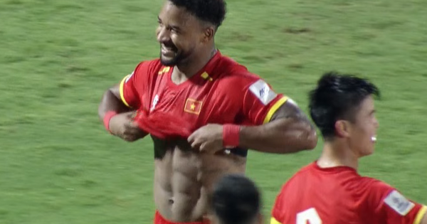 Xuân Son: “Tôi vén áo khoe cơ bụng để mọi người thấy tôi đã cố gắng thế nào”