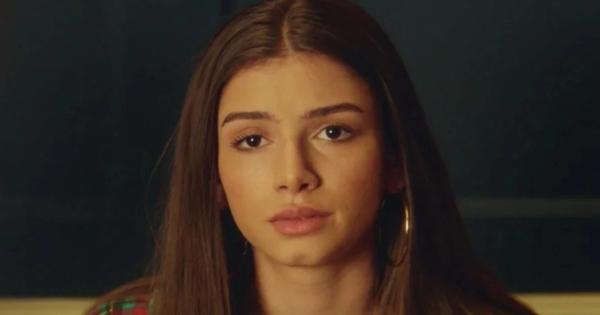 Xem phim Sex Education, tôi nhớ lại vụ việc chấn động xảy ra năm ngoái: Không ngờ con tôi và các bạn nó trưởng thành đến vậy!