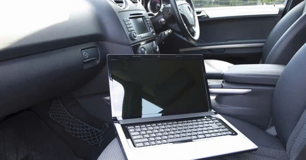 Cảnh báo an toàn cổng USB ô tô: Chủ xe cần chú ý