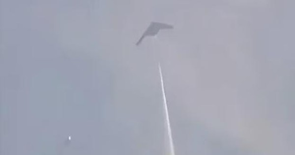 Máy bay ném bom tàng hình H-20 của Trung Quốc bắt đầu bay thử