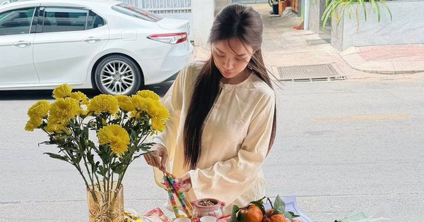 Mẹ đơn thân có 2 con riêng si mê nam ca sĩ Việt nổi tiếng, đăng loạt status gây chú ý