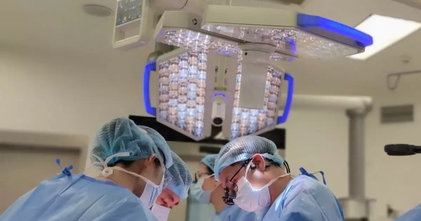 Nữ bệnh nhân đột quỵ sau khi bơm mỡ làm đẹp