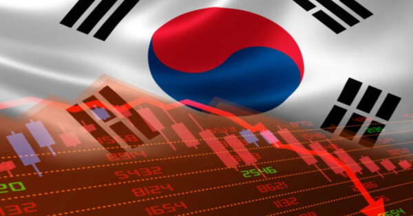 Chứng khoán chạm đáy lịch sử, đồng tiền thấp nhất 17 năm, người dân đổ xô trữ… túi rác: Chuyện gì đang xảy ra với nền kinh tế lớn thứ 4 châu Á?